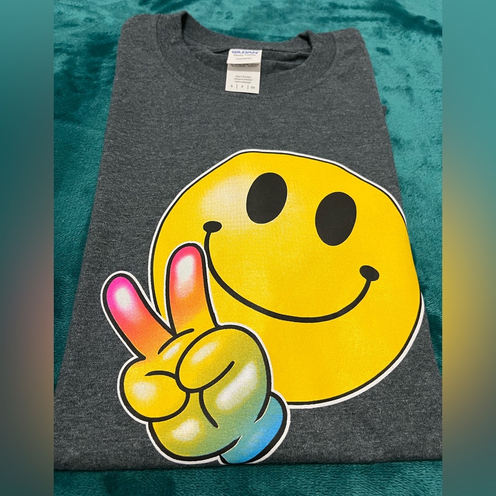 NWOT New York Gildan Smiley Face T-Shirt